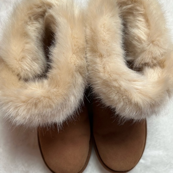 UGG Chestnut Fur-Lined Winter Boots - Picture 5 of 9